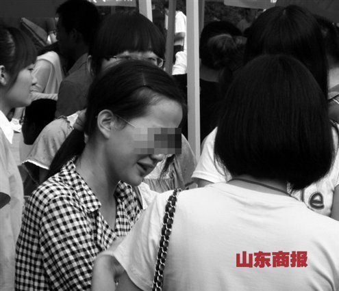 山东师范大学大一女新生报到因学校太旧闹着回去复读
